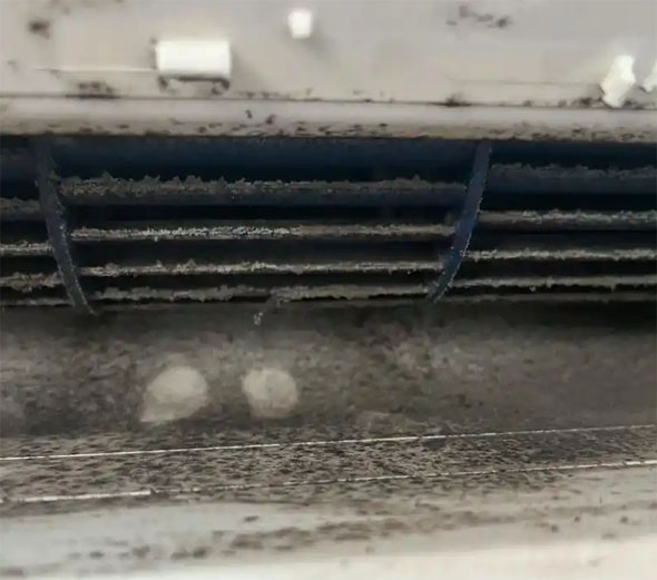 凤阳空调吹的风有股烧焦味是怎么回事